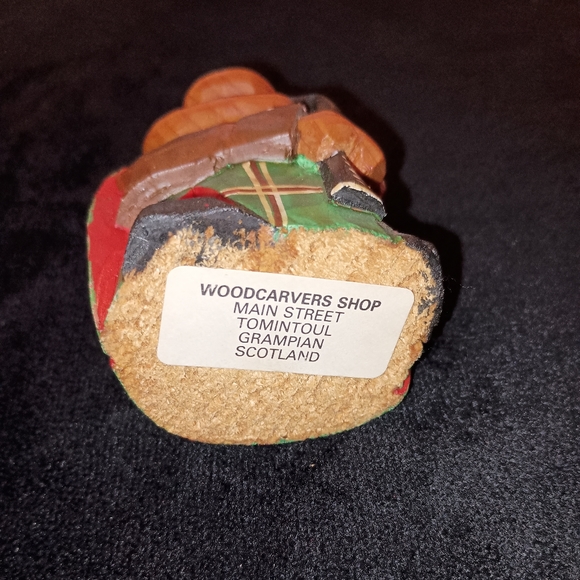 Rare VTG The Woodcarvers Shop Scotland hand crafted Man playing Bag Pipes - Picture 3 of 5